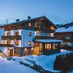 Serviced Luxury Evi, Ski-in Ski-out كابرون