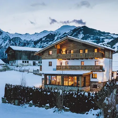 Serviced Luxury Evi, Ski-in Ski-out * Капрун