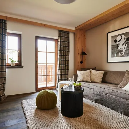 Serviced Luxury Evi, Ski-in Ski-out * Капрун