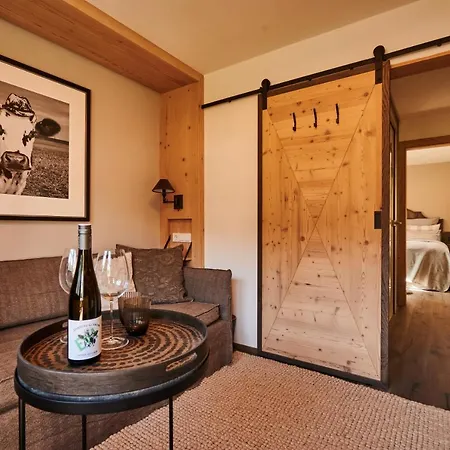 Serviced Luxury Evi, Ski-in Ski-out * Капрун