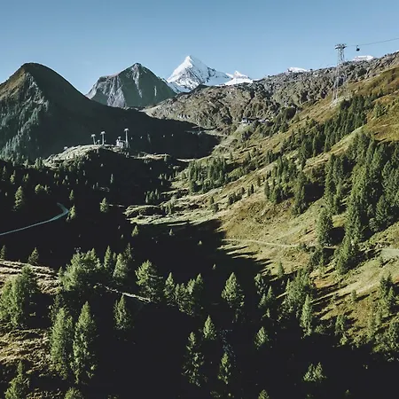 Serviced Luxury Evi, Ski-in Ski-out * Капрун