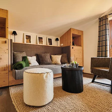 Serviced Luxury Evi, Ski-in Ski-out Шале *