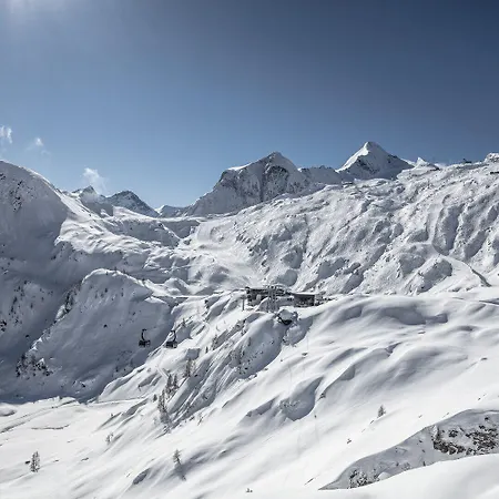 Serviced Luxury Evi, Ski-in Ski-out *