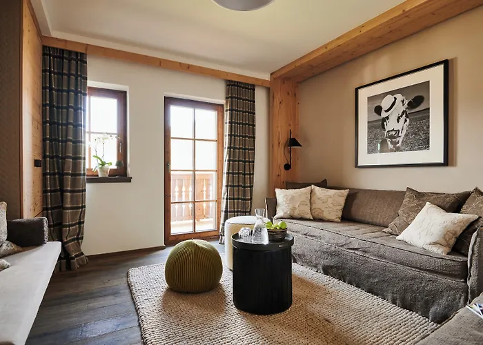 Serviced Luxury Evi, Ski-in Ski-out Шале *